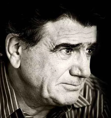 محمدرضا شجریان یارم به یک لا پیرهن خوابیده زیر نسترن